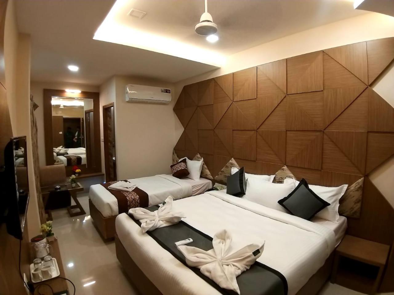 Grand Elegant Otel Chennai Dış mekan fotoğraf