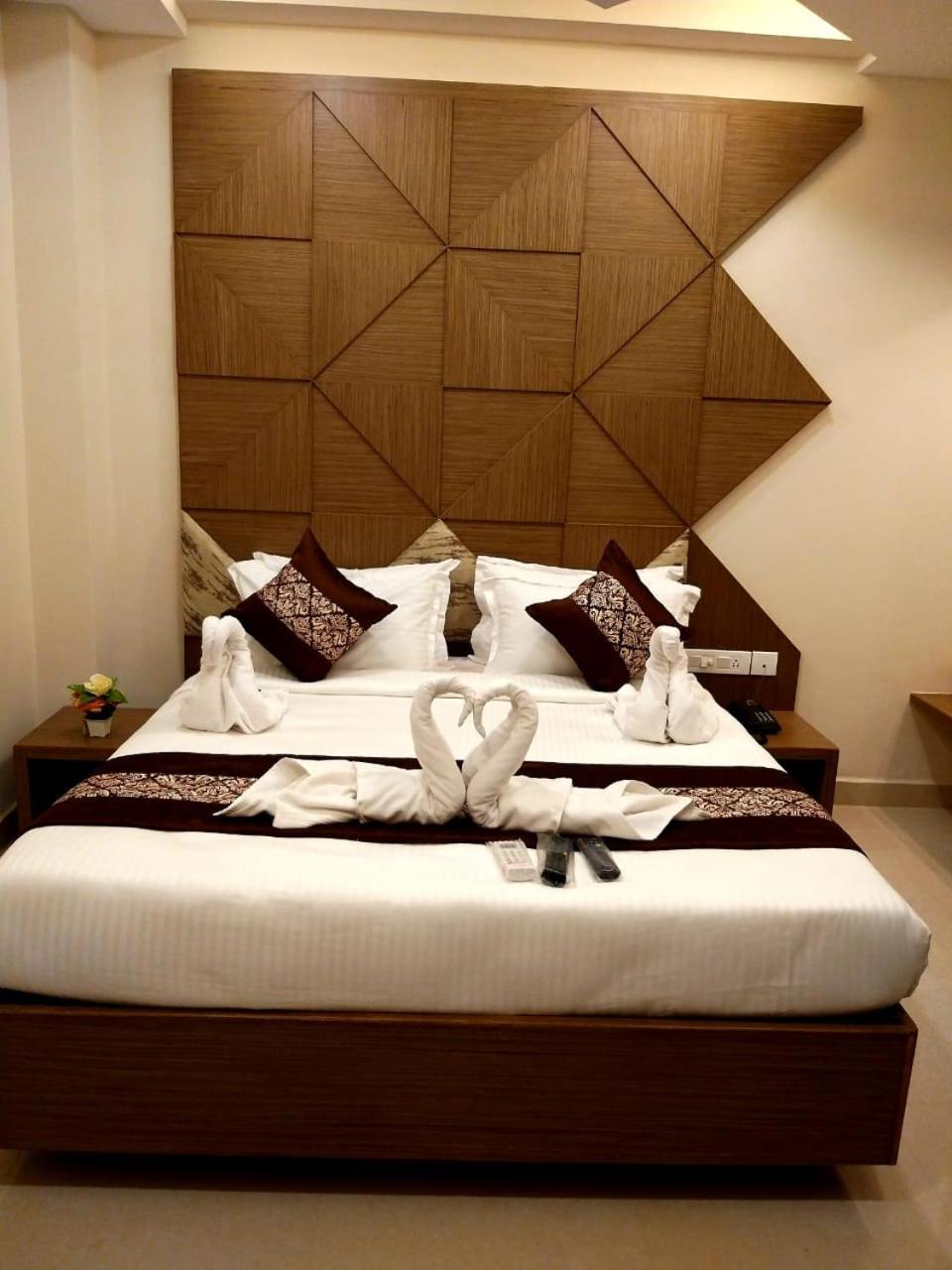 Grand Elegant Otel Chennai Dış mekan fotoğraf